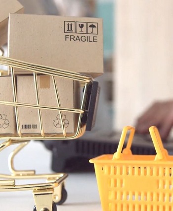 Einkaufskörbe symbolisieren E-Commerce